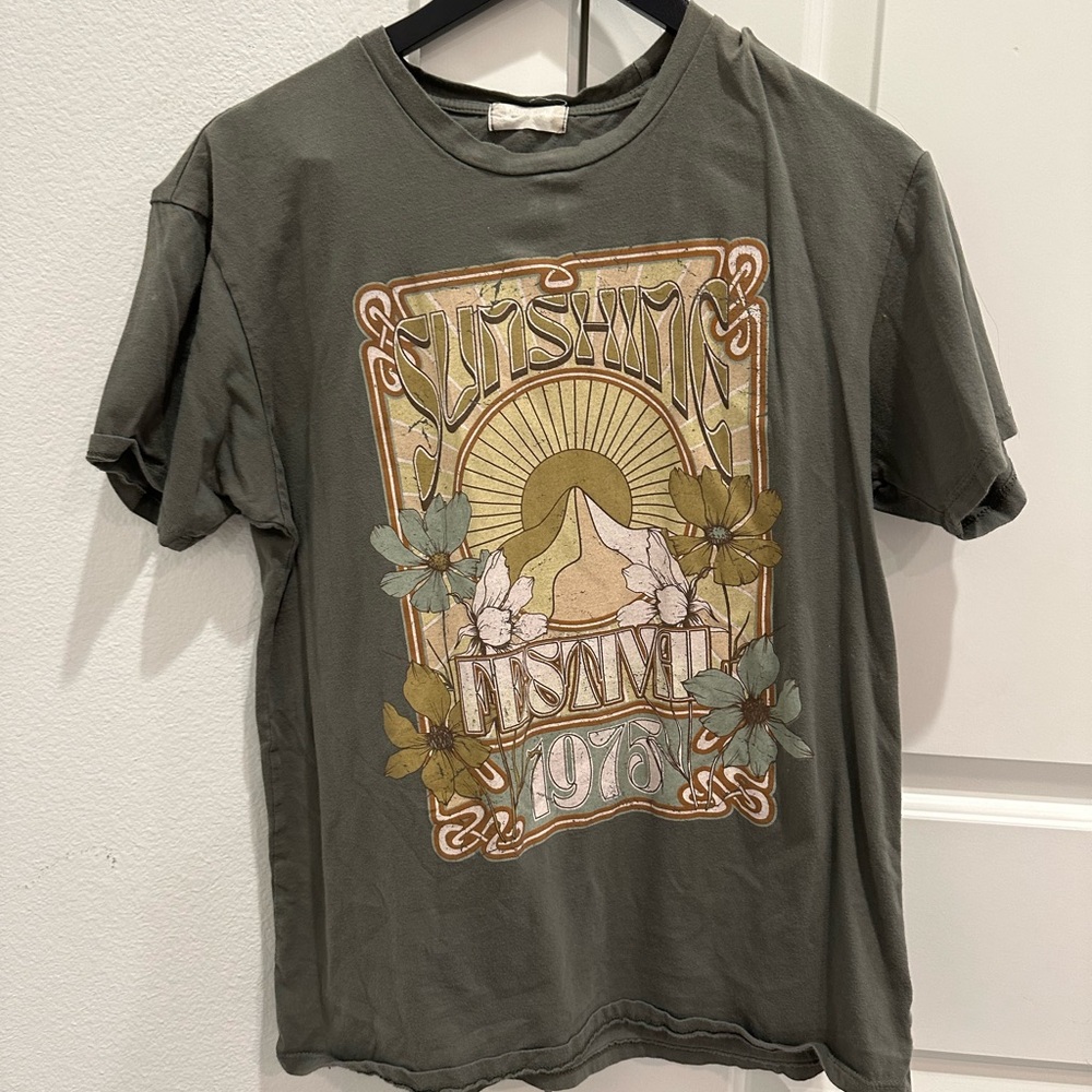 Vintage Graphic T-Shirt - Olive Green a bit oversized
